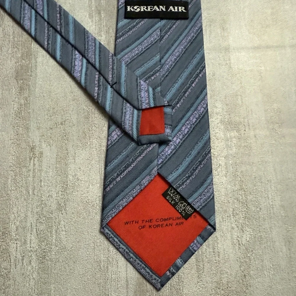 Korean Air Airlines Men's Tie‎ 100% Silk Necktie Blue First Class Collectible